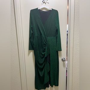 Bloomchic Green Sparkly Formal Dress with ruching in front Size 14-16